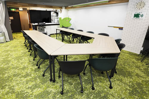 最大14名までの大規模な会合に対応。